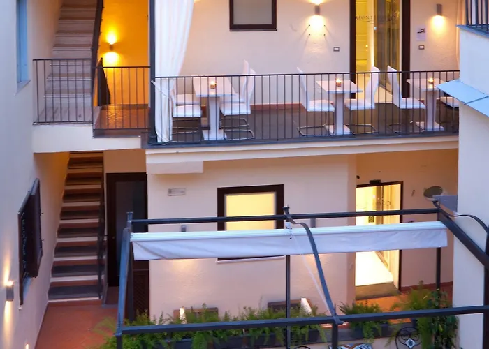 Palazzo Montefusco 4*