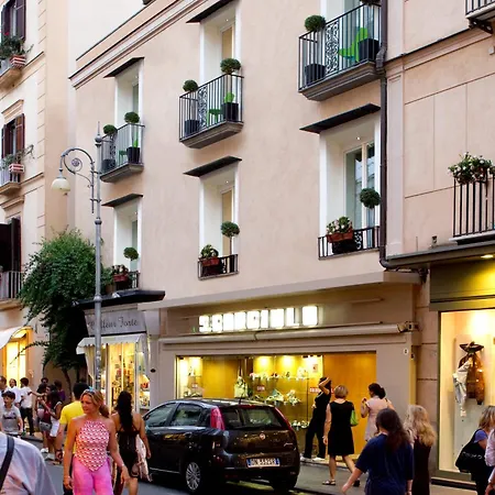 Guest house Palazzo Montefusco 4*