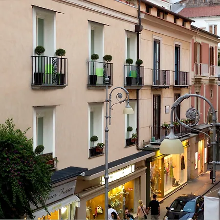 Palazzo Montefusco 4*