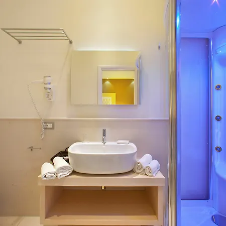Konukevi Palazzo Montefusco 4*